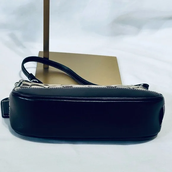 Vintage Coach Shoulder Signature Demi Pochette - Picture 5 of 9